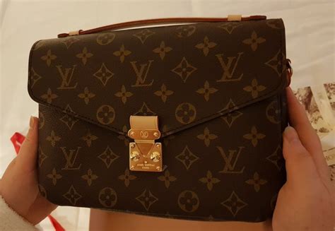 como saber si una bufanda louis vuitton es original|Louis Vuitton bolsos falsos.